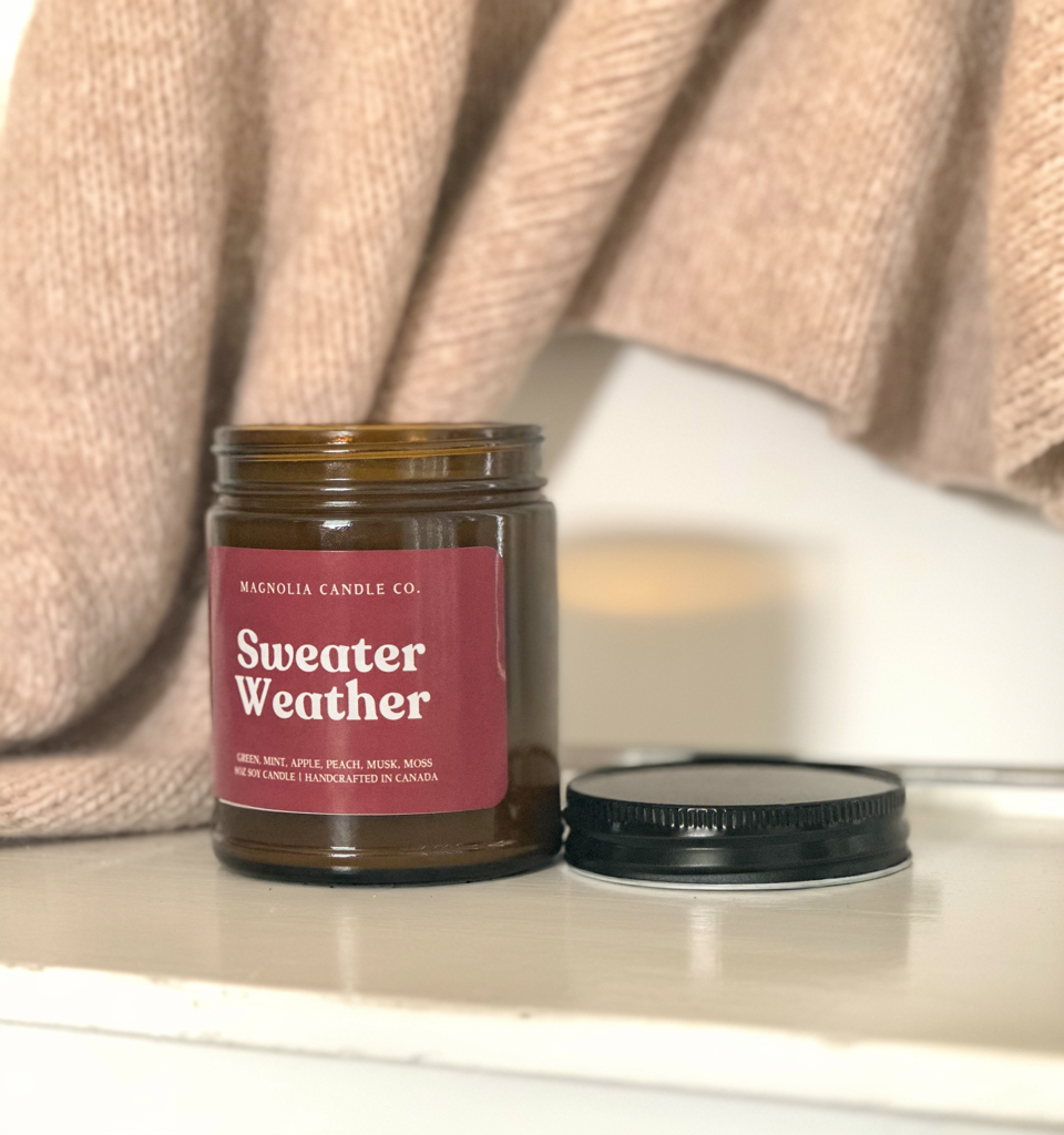 Sweater Weather - Bougie d'automne - Pot ambré 8oz - Bougies et cires | Ma Boutique Aromatique.