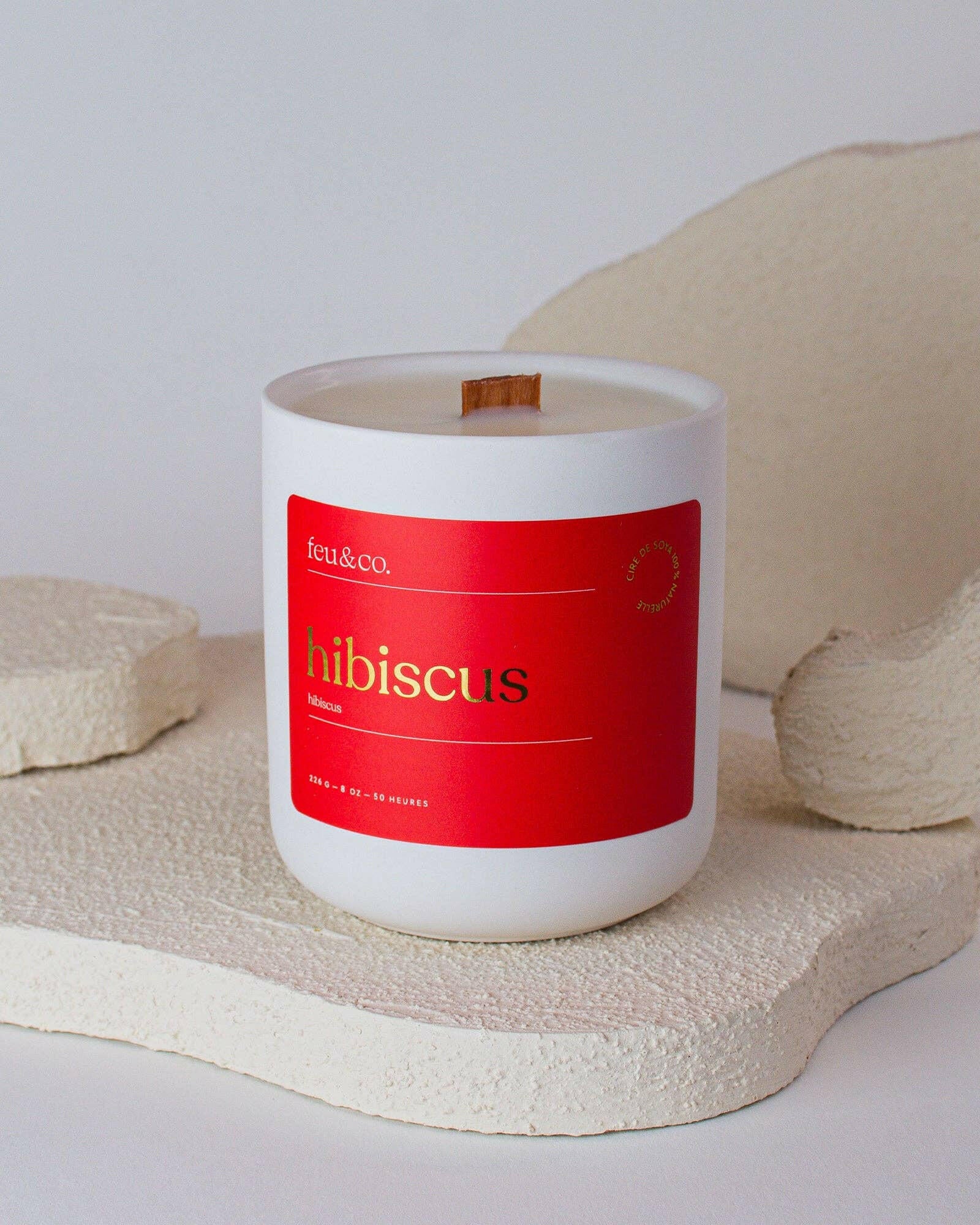 Feu & Co. – Bougie parfumée – Hibiscus | 8 oz – 50h - Bougies et cires | Ma Boutique Aromatique.