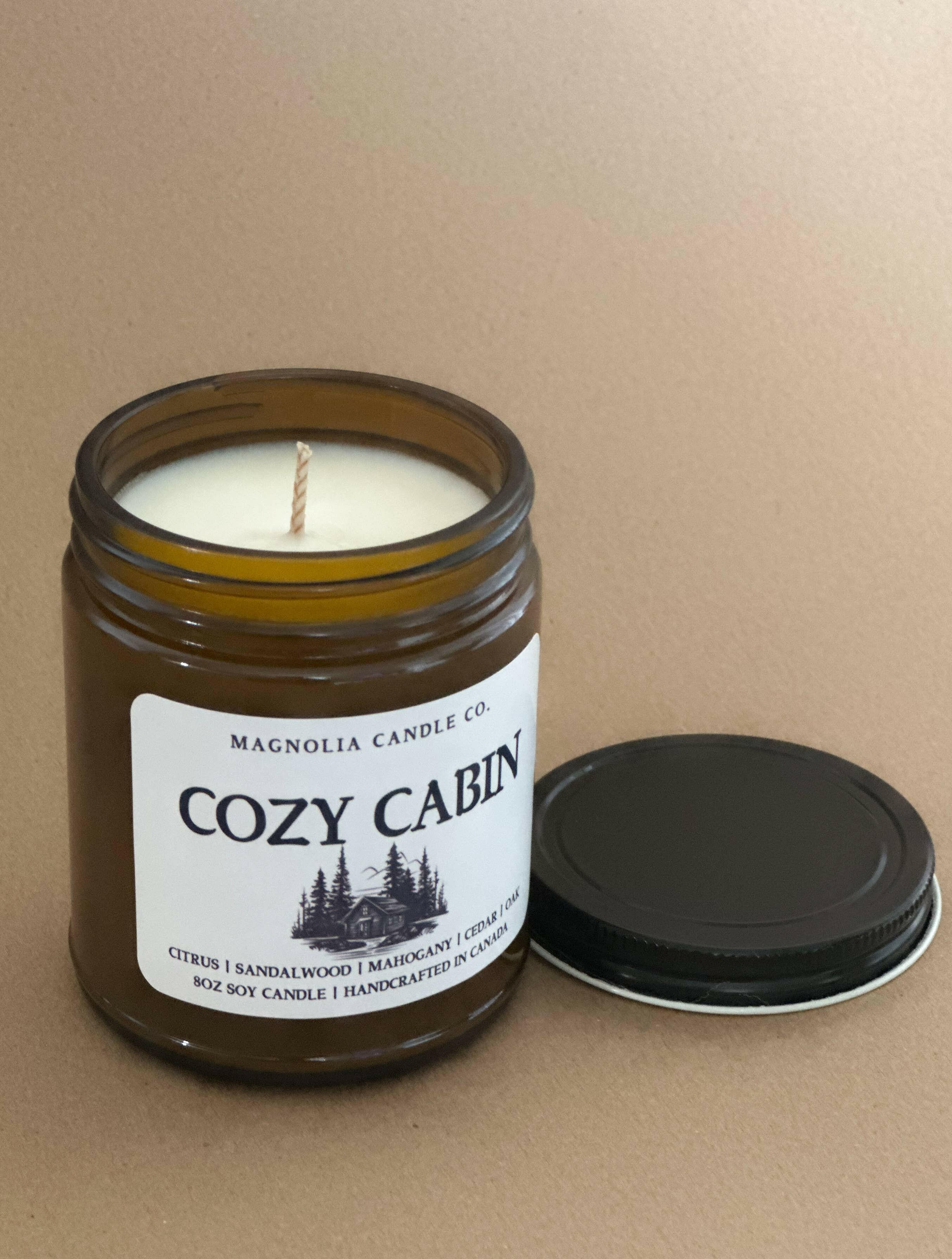 Cabane Douillette - Bougie Été | Printemps | Automne | Hiver 8oz - Bougies et cires | Ma Boutique Aromatique.