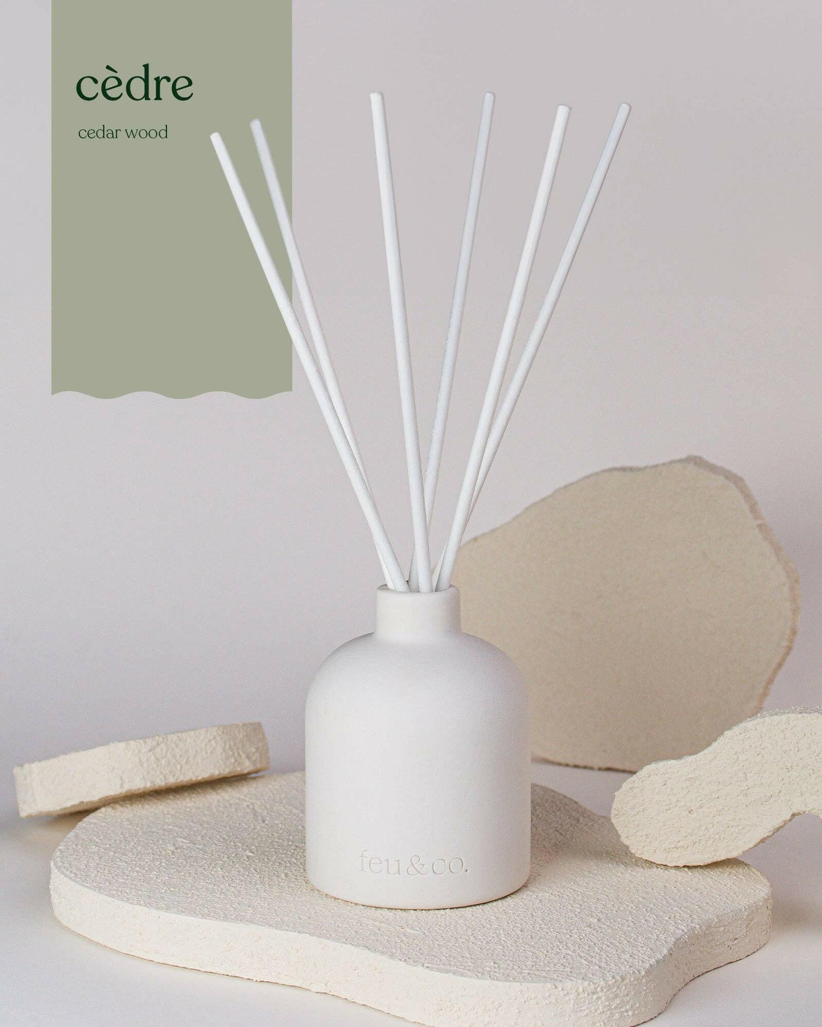 Feu & Co. – Diffuseur à roseaux – Cèdre | Ensemble de départ 160 ml - Maison et ambiance | Ma Boutique Aromatique.