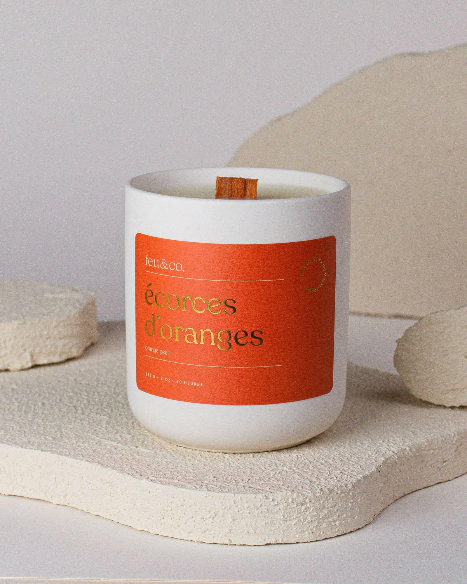 Feu & Co. – Bougie parfumée – Écorce d’orange | 8 oz – 50h - Bougies et cires | Ma Boutique Aromatique.