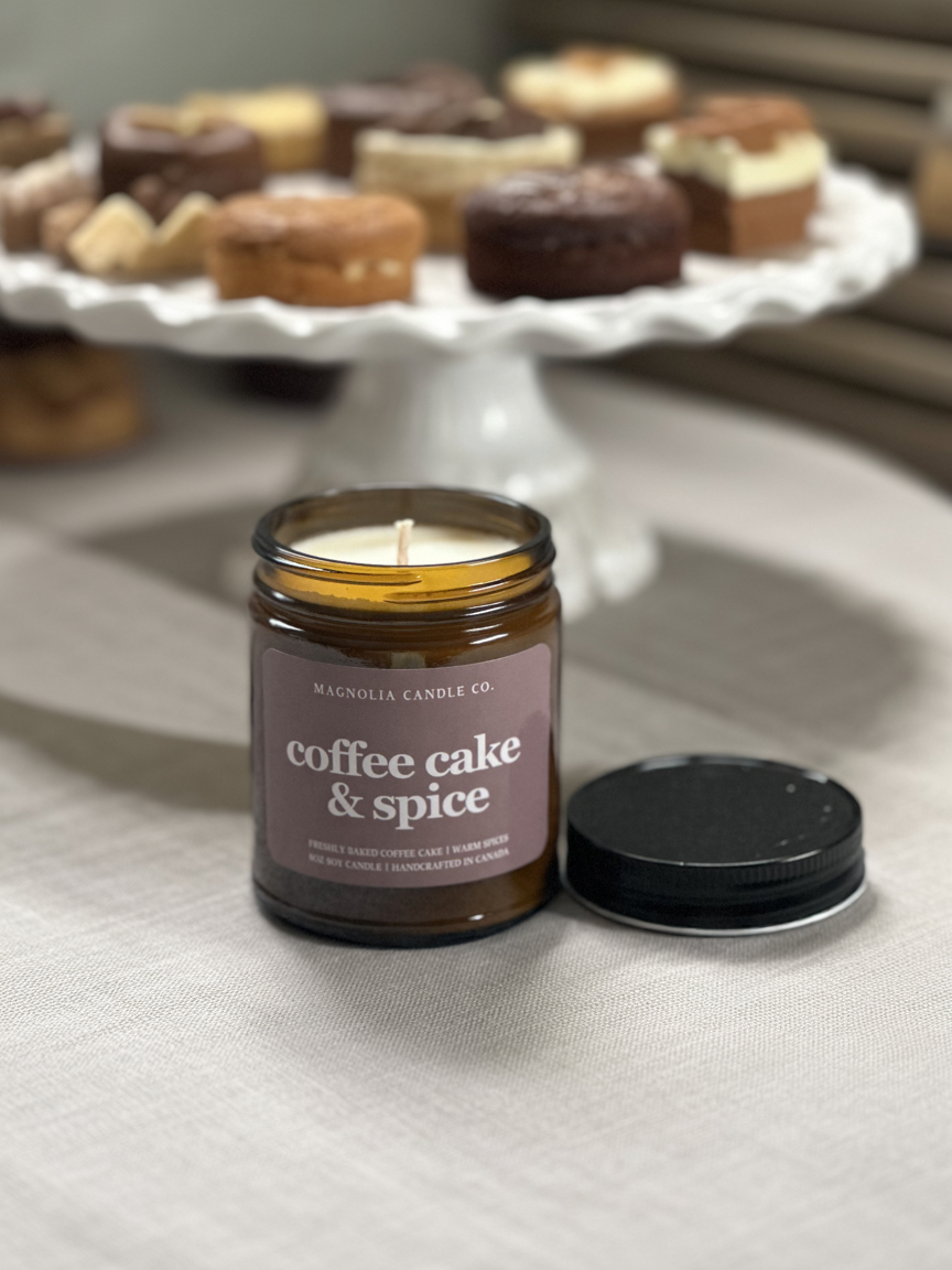 Gâteau au café & épices - Bougie d'automne - Pot ambré 8oz - Bougies et cires | Ma Boutique Aromatique.