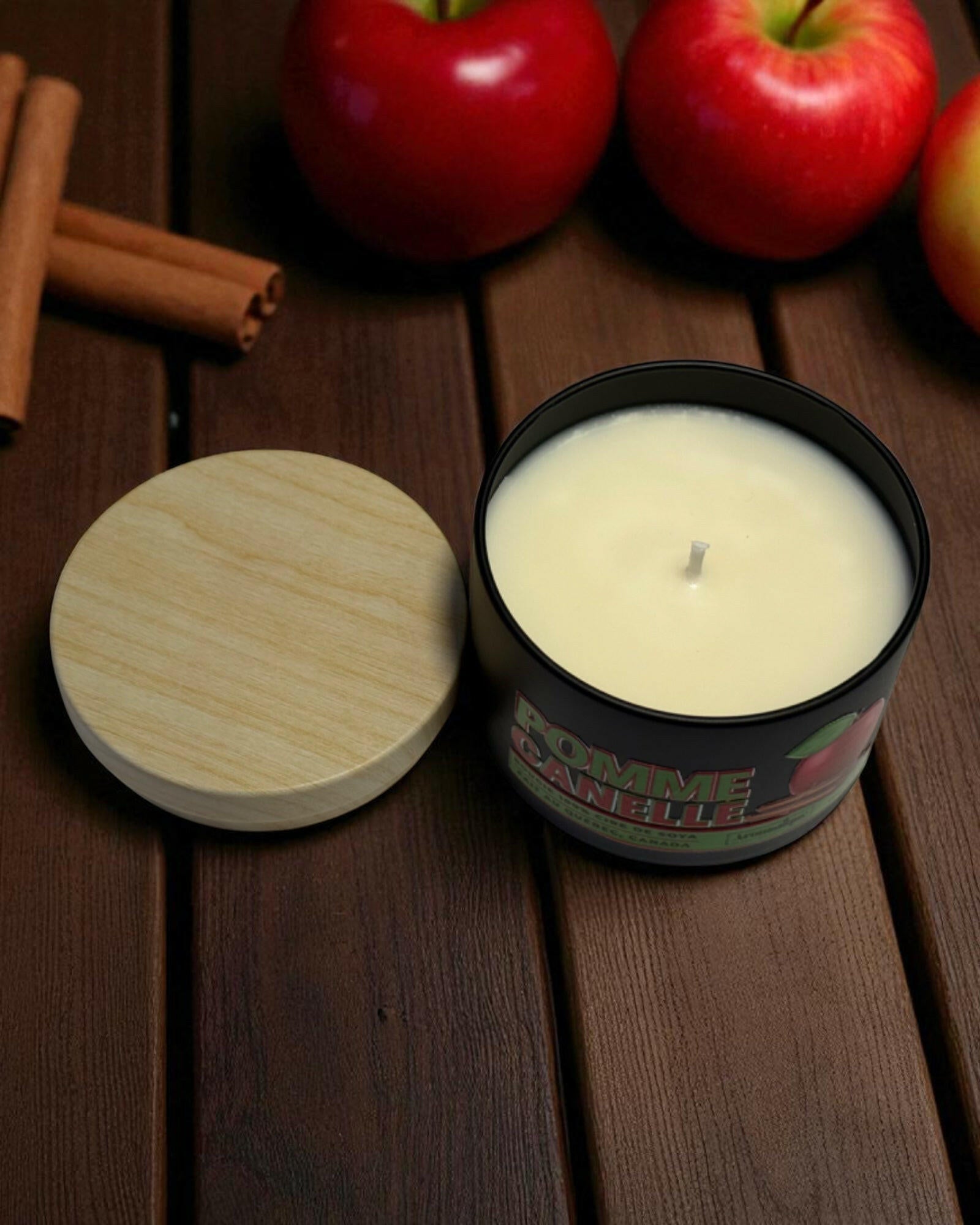 SIKE DESIGN - Bougie parfumée - Pomme Canelle | 4 oz - 30h - Bougies et cires | Ma Boutique Aromatique.