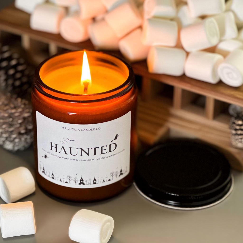 Hanté - Bougie Halloween/ Automne, Guimauve Vanille - Bougies et cires | Ma Boutique Aromatique.