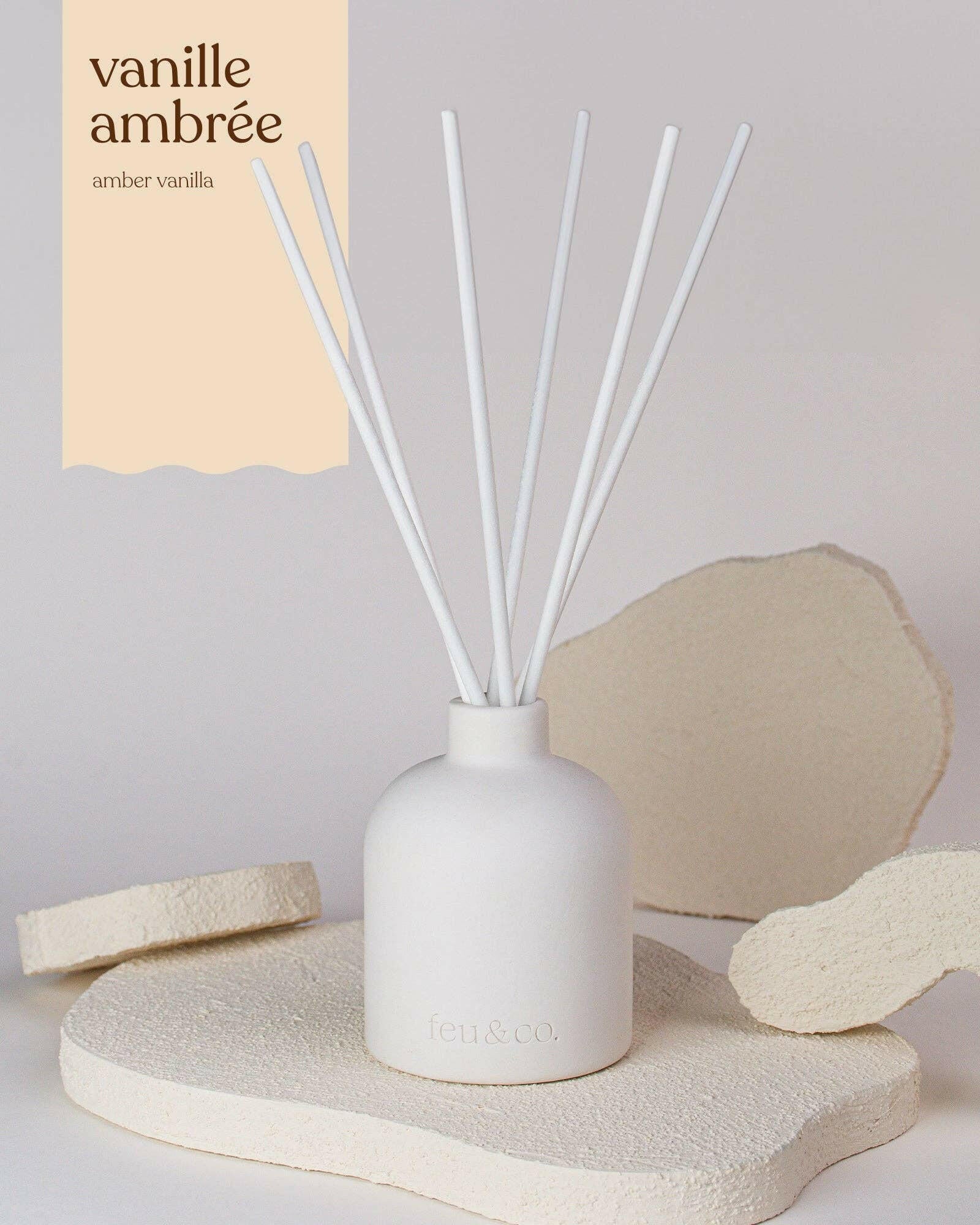 Feu & Co. – Diffuseur à roseaux – Vanille ambrée | Ensemble de départ 160 ml - Maison et ambiance | Ma Boutique Aromatique.