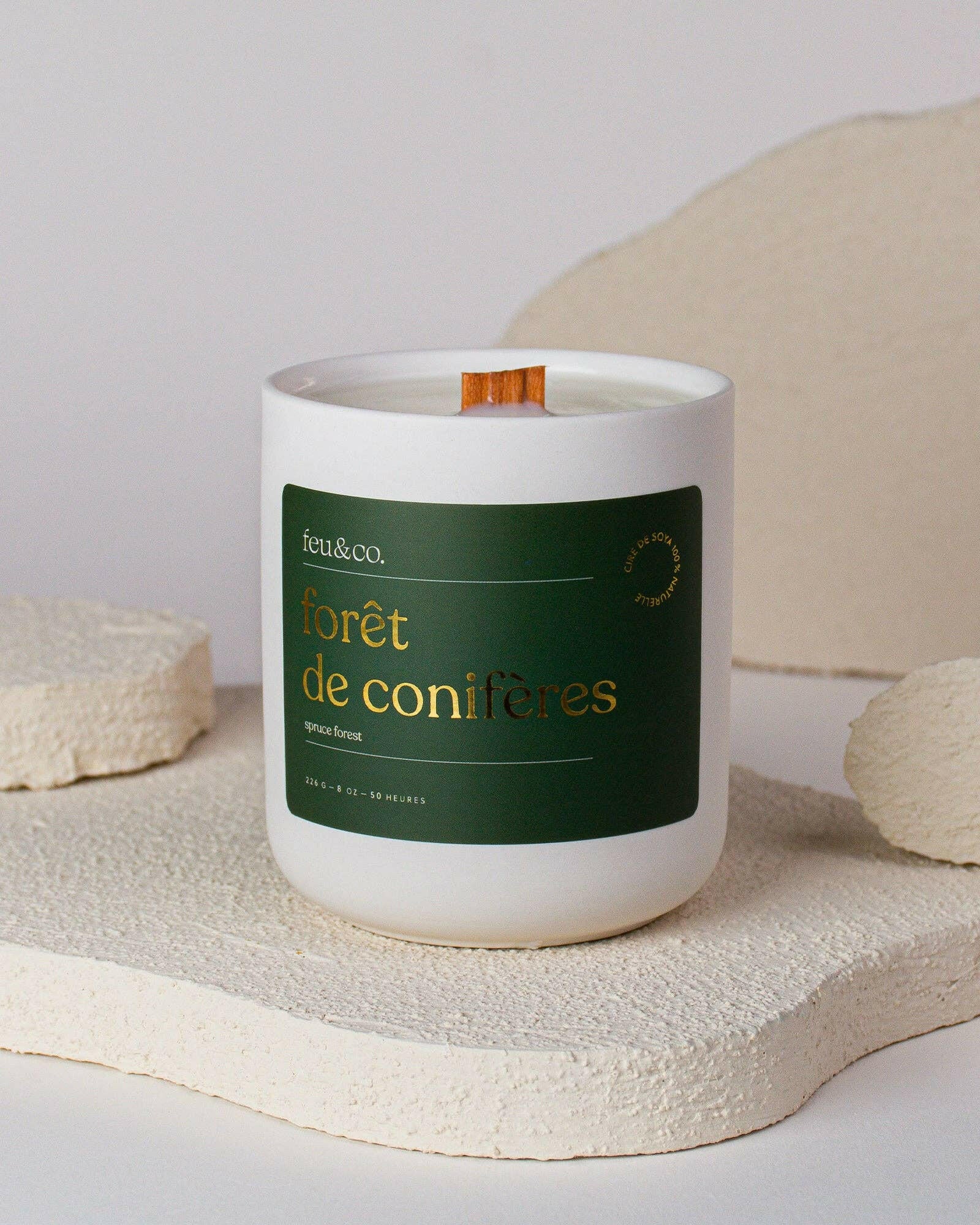 Feu & Co. – Bougie parfumée – Forêt de conifères | 8 oz – 50h - Bougies et cires | Ma Boutique Aromatique.