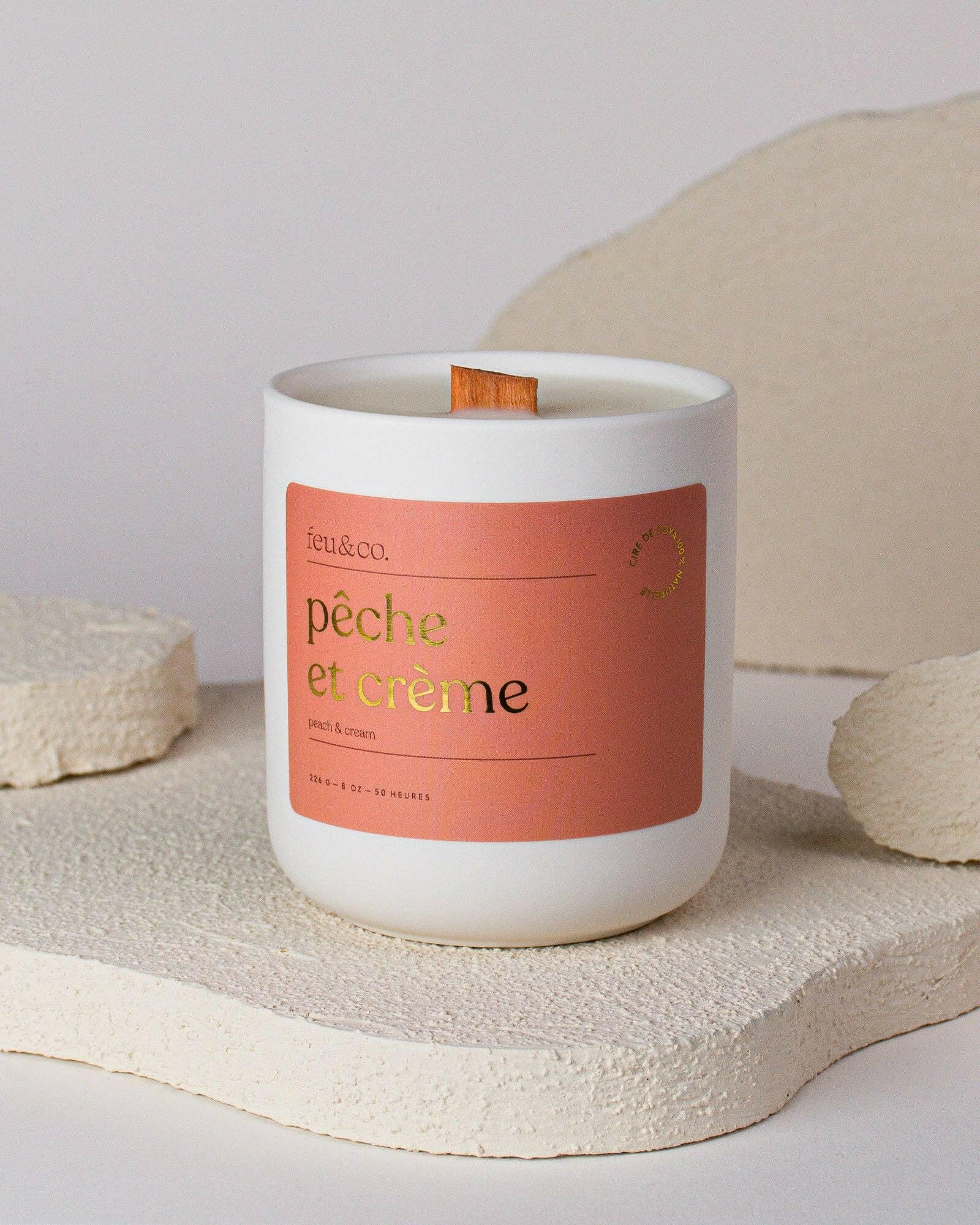 Feu & Co. – Bougie parfumée – Pêche & crème | 8 oz – 50h - Bougies et cires | Ma Boutique Aromatique.