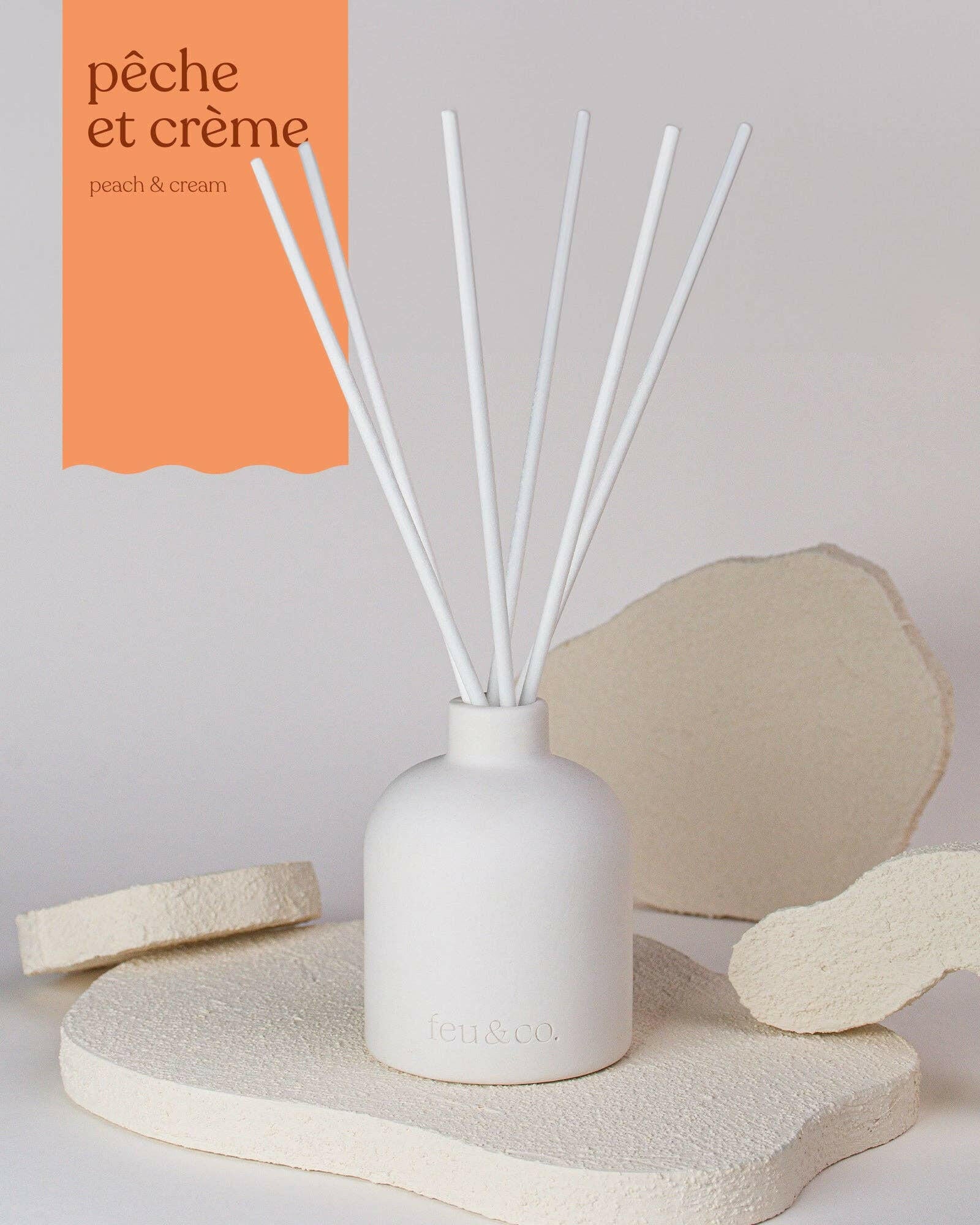 Feu & Co. – Diffuseur à roseaux – Pêche & crème | Ensemble de départ 160 ml - Maison et ambiance | Ma Boutique Aromatique.